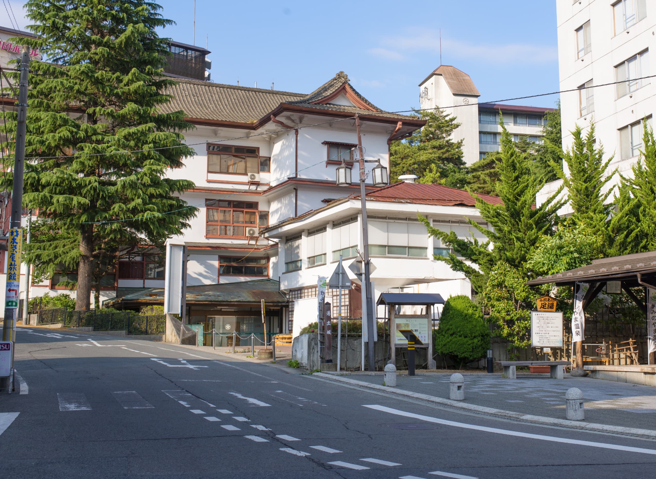 武家屋敷や蔵が残る城下町